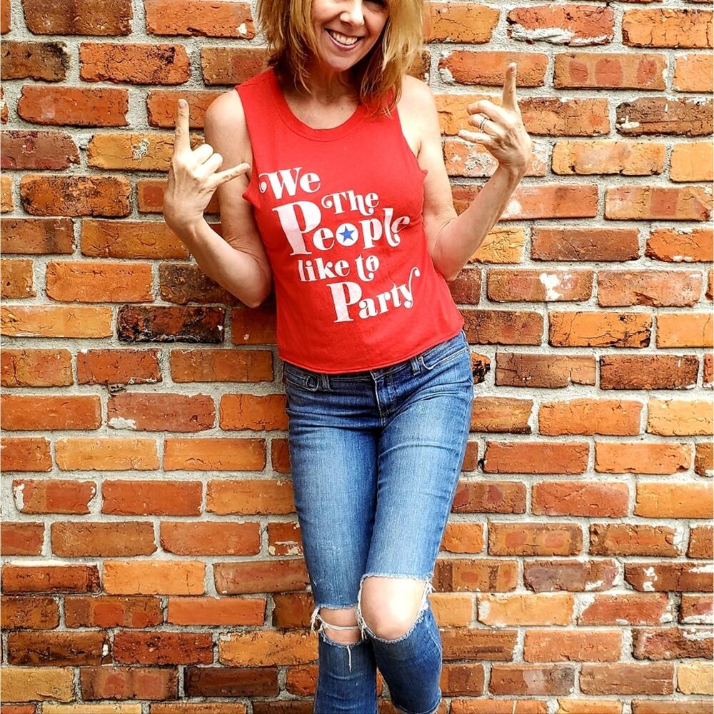 Zoe + Liv crop top We the People like to party t-shirt Sz. Med - Picture 2 of 5